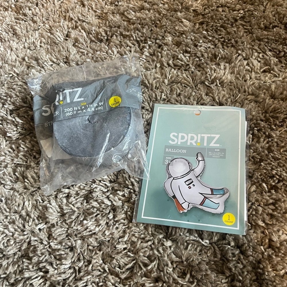 NWT Spritz astronaut balloon and streamer